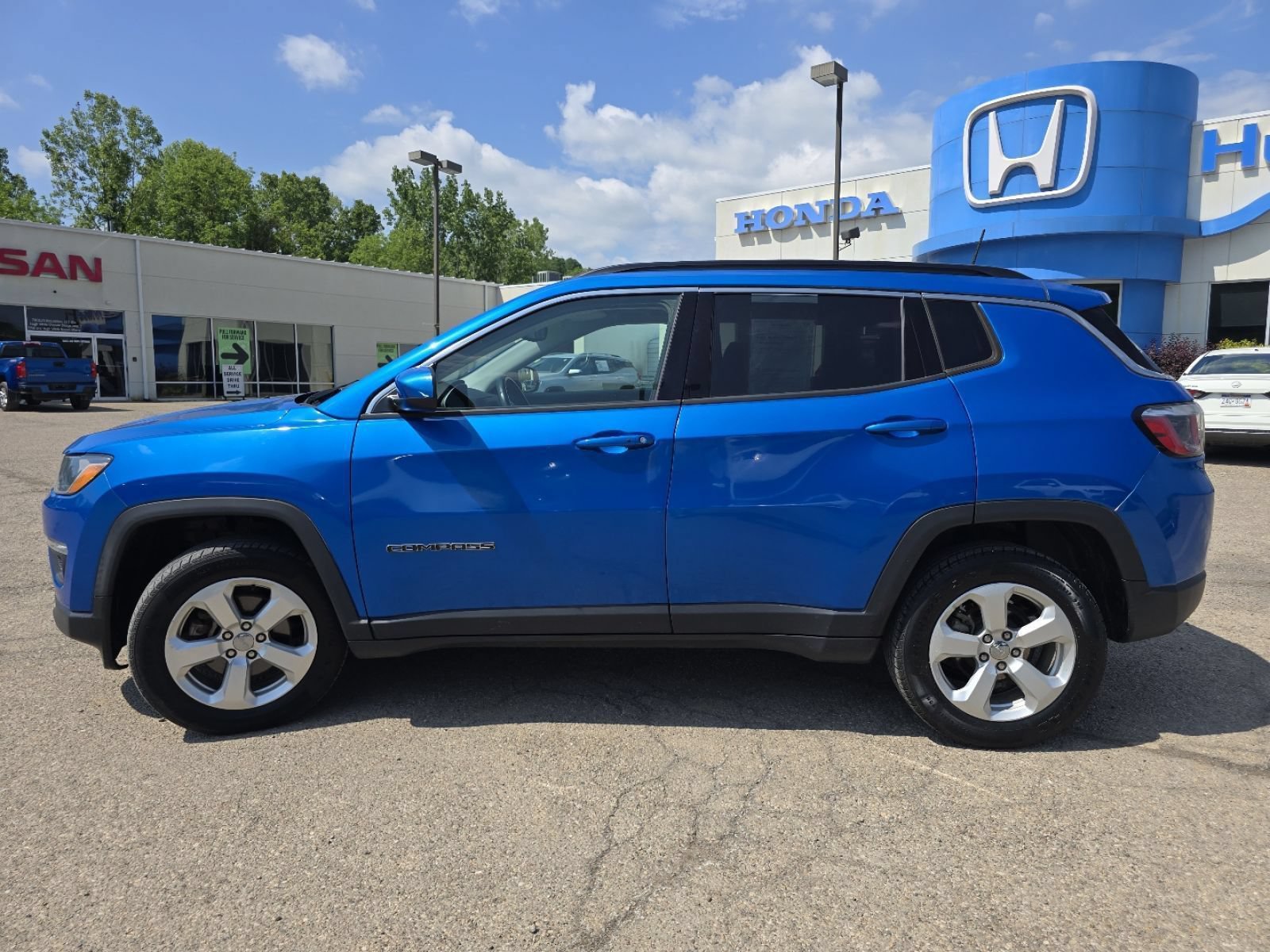 Used 2020 Jeep Compass Latitude w/ Cold Weather Group AWD/4WD image 13