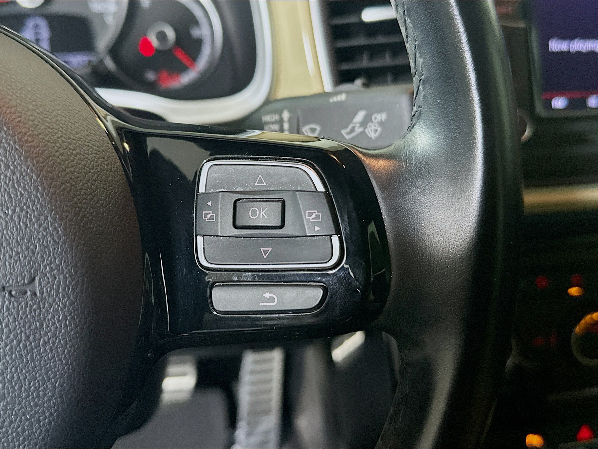 Used 2019 Volkswagen Beetle 2.0T Final Edition SEL FWD image 17