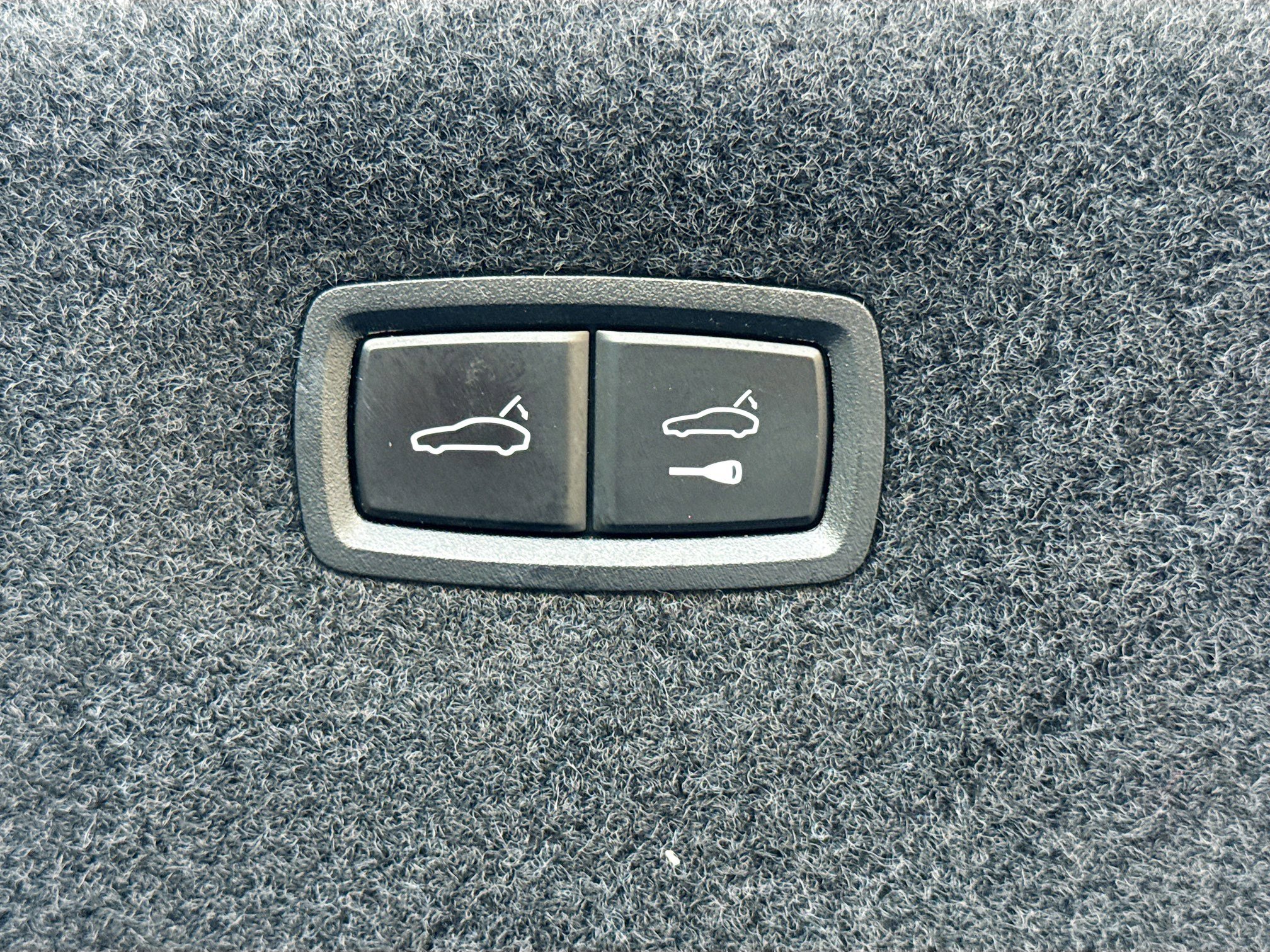 Used 2022 Porsche Taycan RWD image 12