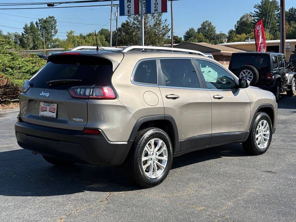 Used 2019 Jeep Cherokee Latitude w/ Popular Appearance Group AWD/4WD image 3