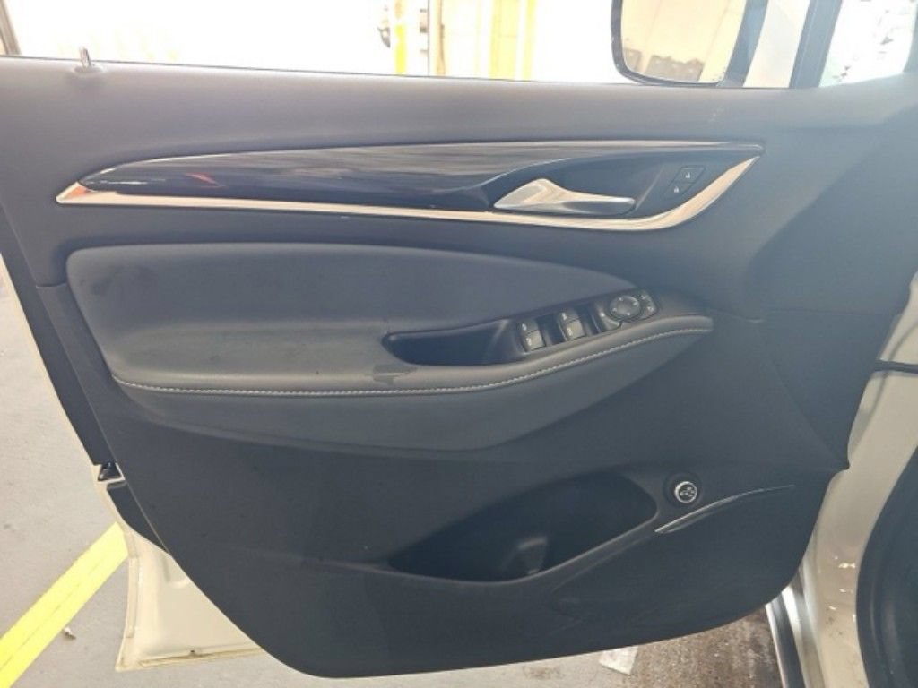 Used 2023 Buick Enclave Essence AWD/4WD image 16