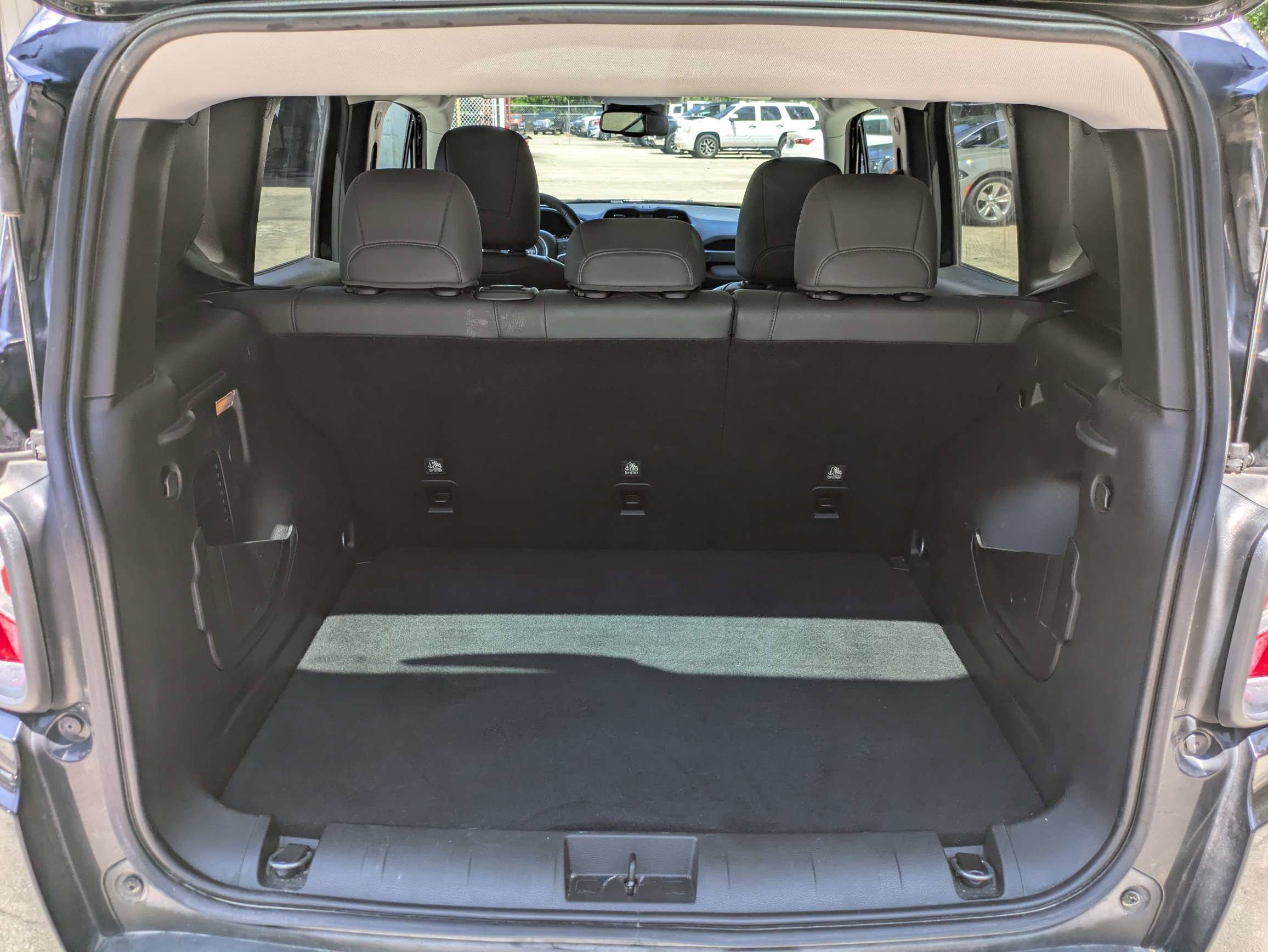 Used 2023 Jeep Renegade Trailhawk w/ Trailhawk Elite Group AWD/4WD image 6