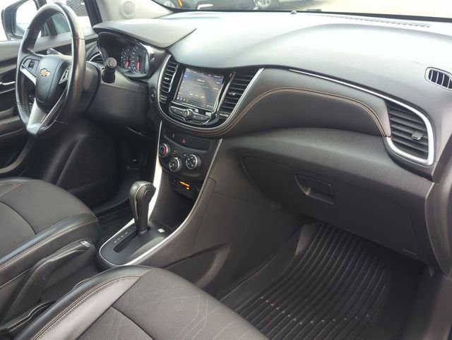 Used 2021 Chevrolet Trax LT w/ LT Convenience Package image 26