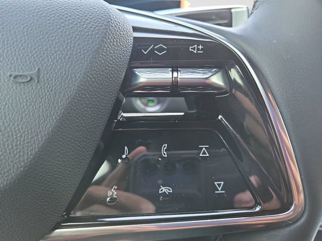 Used 2024 Cadillac Lyriq Luxury AWD/4WD image 24