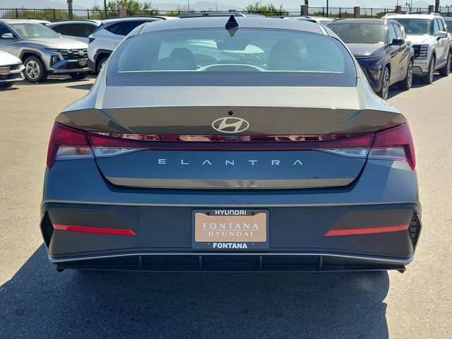 New 2026 Hyundai Elantra SE FWD image 32