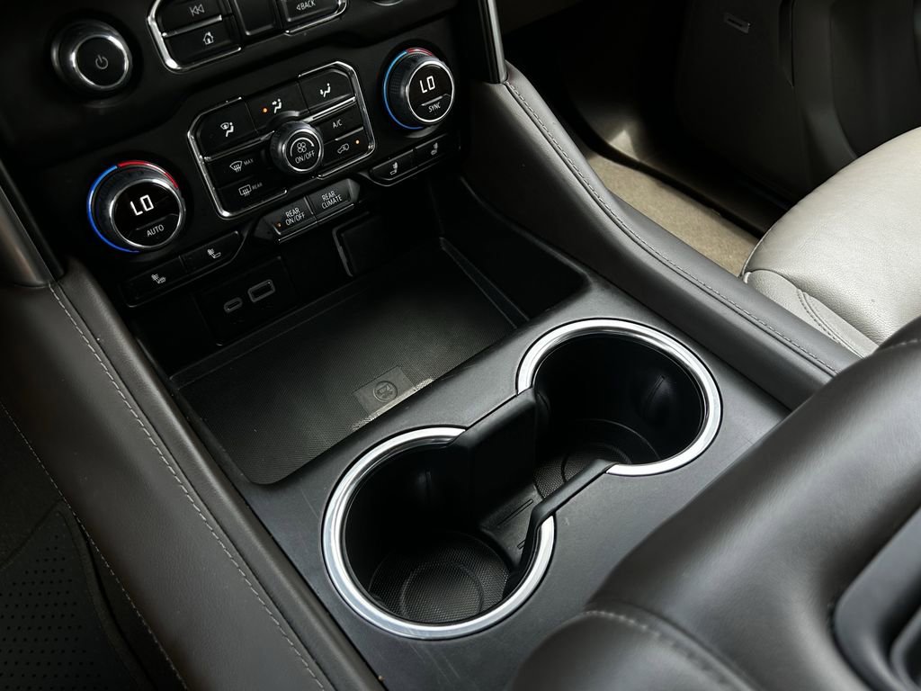 Used 2024 Chevrolet Suburban LT RWD image 23