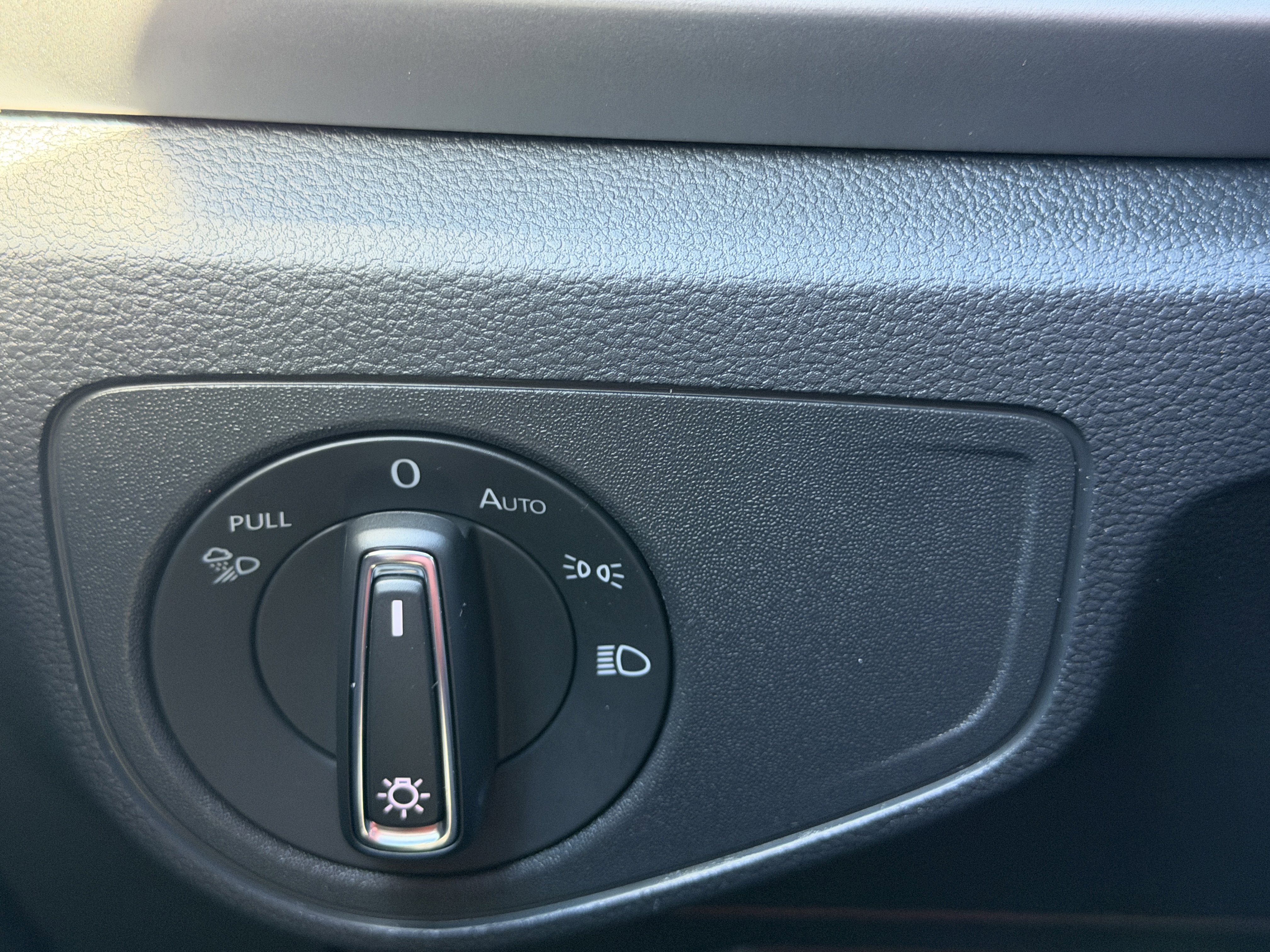 Used 2023 Volkswagen Atlas Cross Sport SE w/ Panoramic Sunroof Package image 29