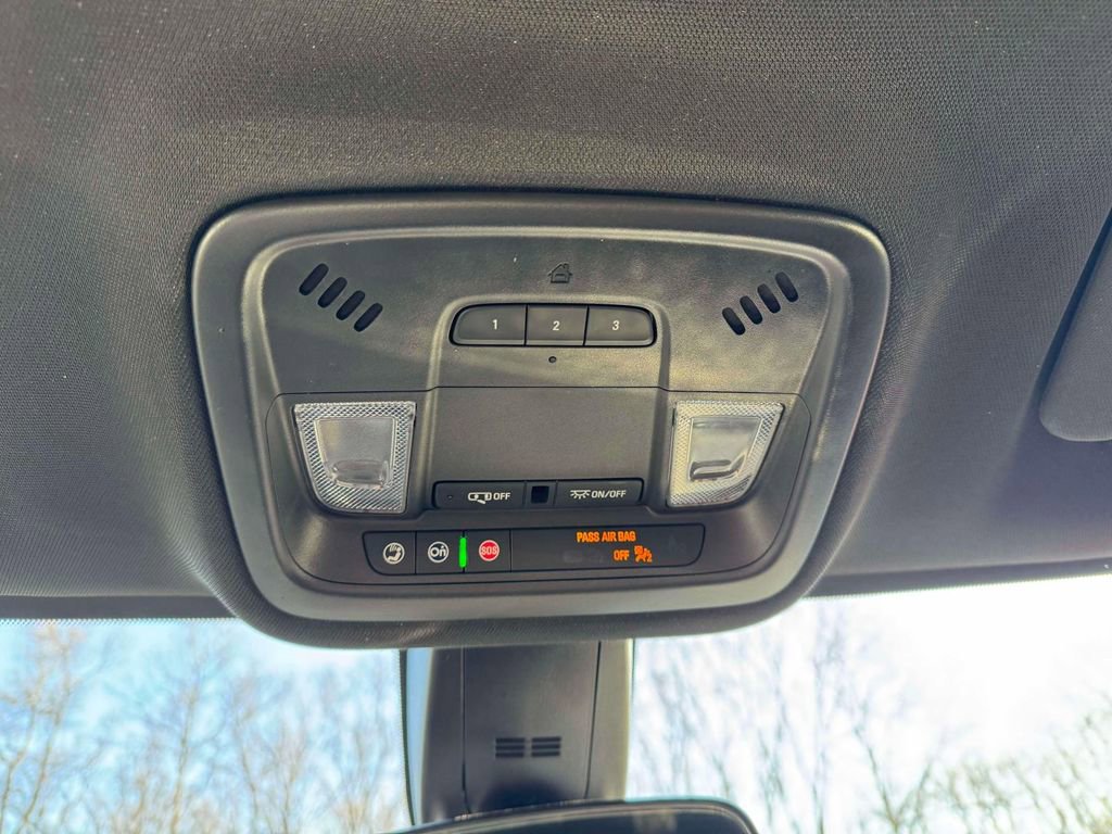 Used 2023 Chevrolet Traverse LT FWD image 33