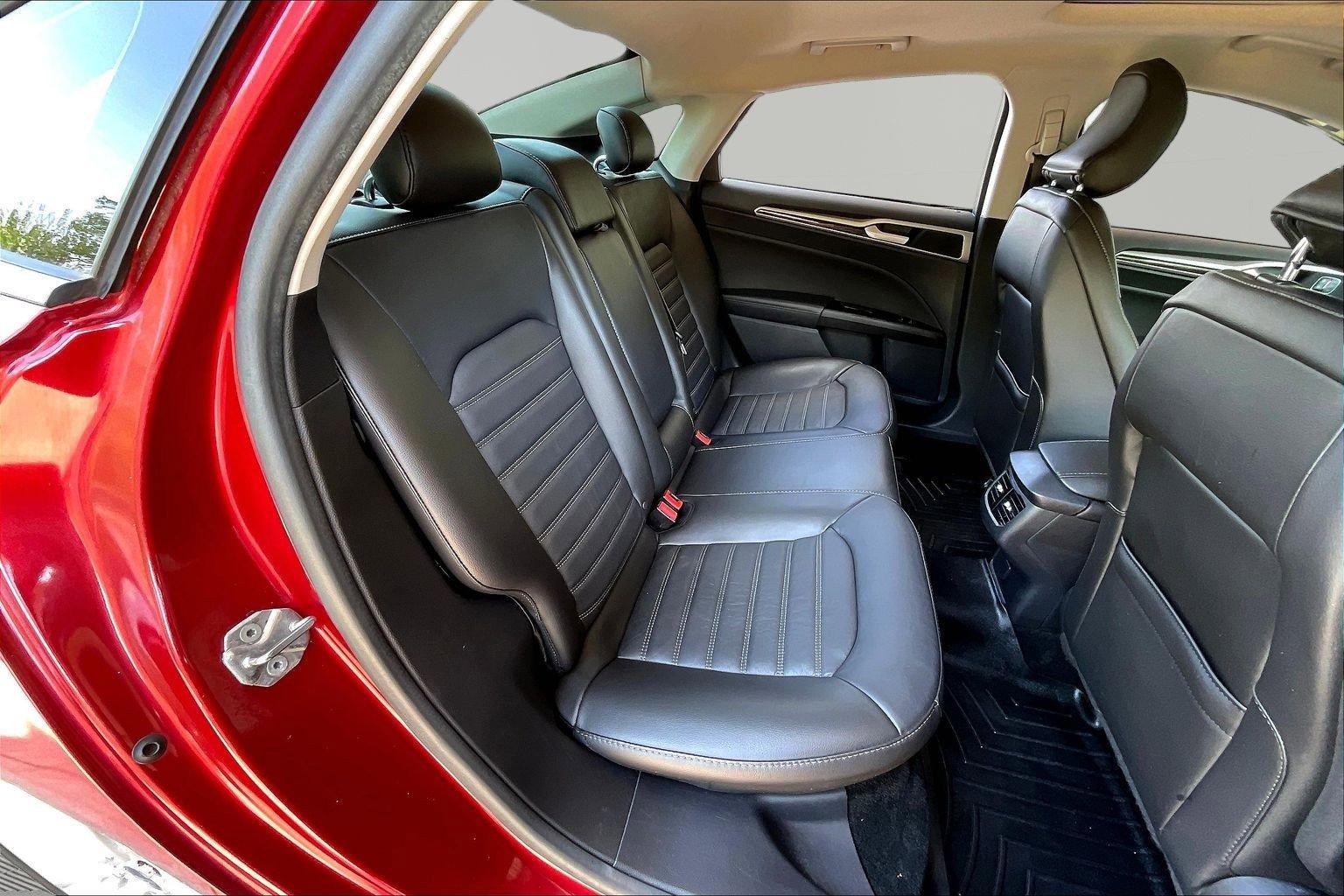 Used 2016 Ford Fusion SE w/ Equipment Group 202A FWD image 25