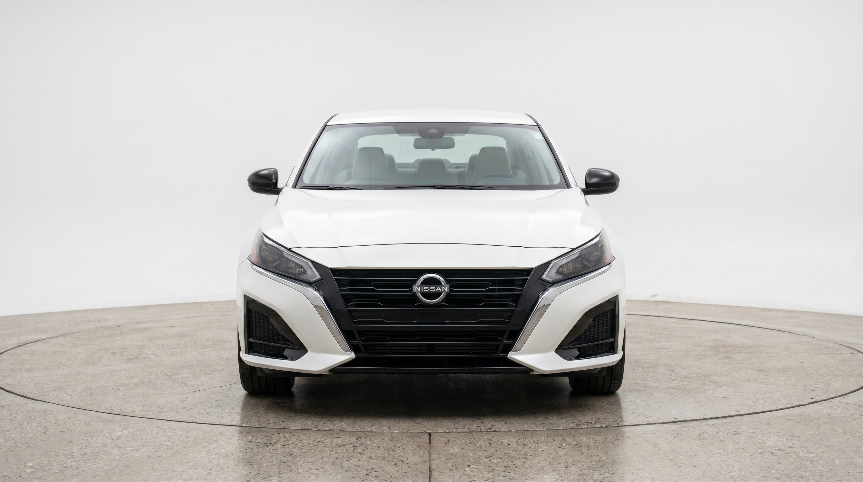 Used 2025 Nissan Altima 2.5 SV FWD image 2