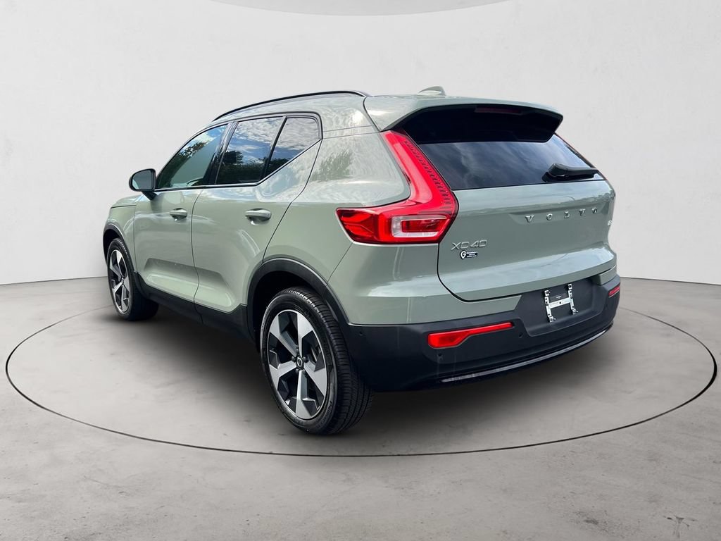 Certified 2025 Volvo XC40 B5 Plus AWD/4WD image 3
