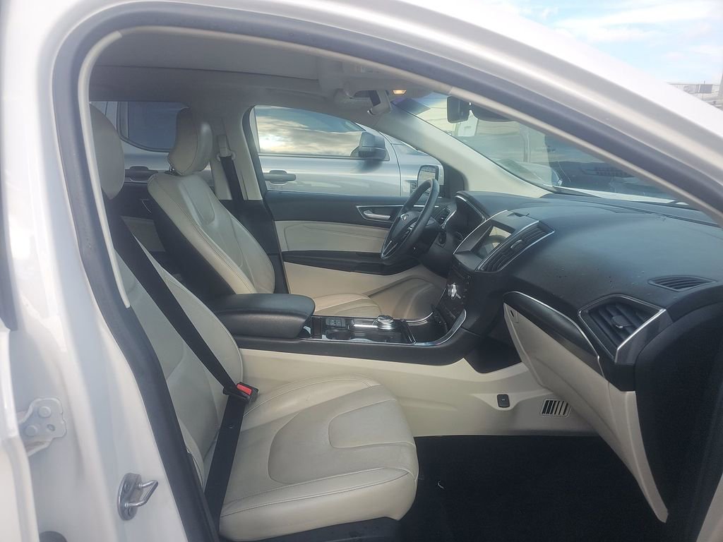 Used 2019 Ford Edge Titanium w/ Equipment Group 301A FWD image 5