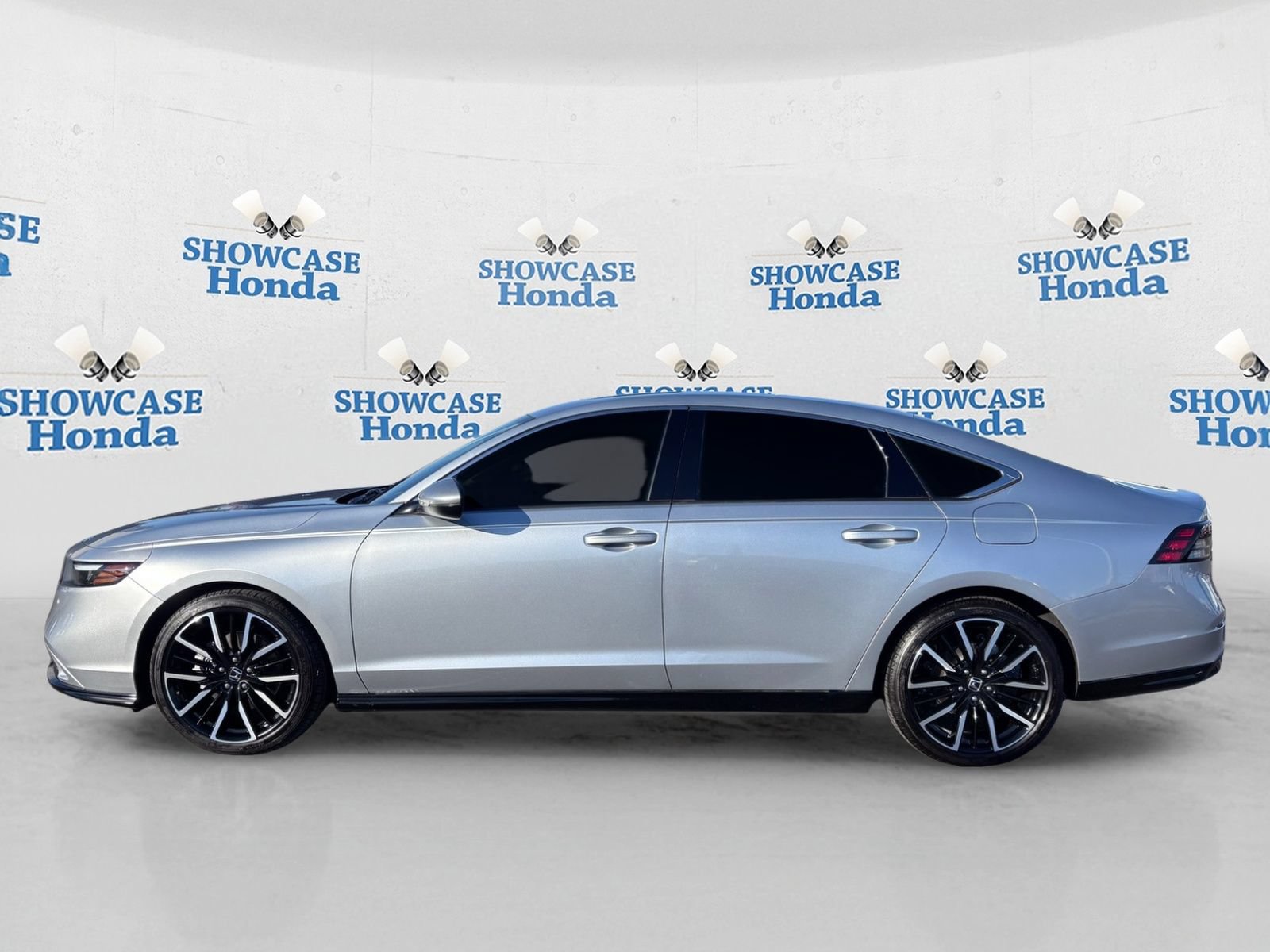 Used 2025 Honda Accord Touring image 4