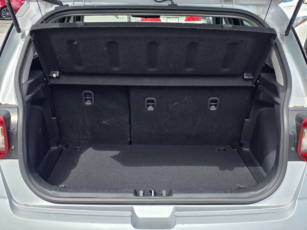 Used 2023 Hyundai Venue SEL FWD image 9