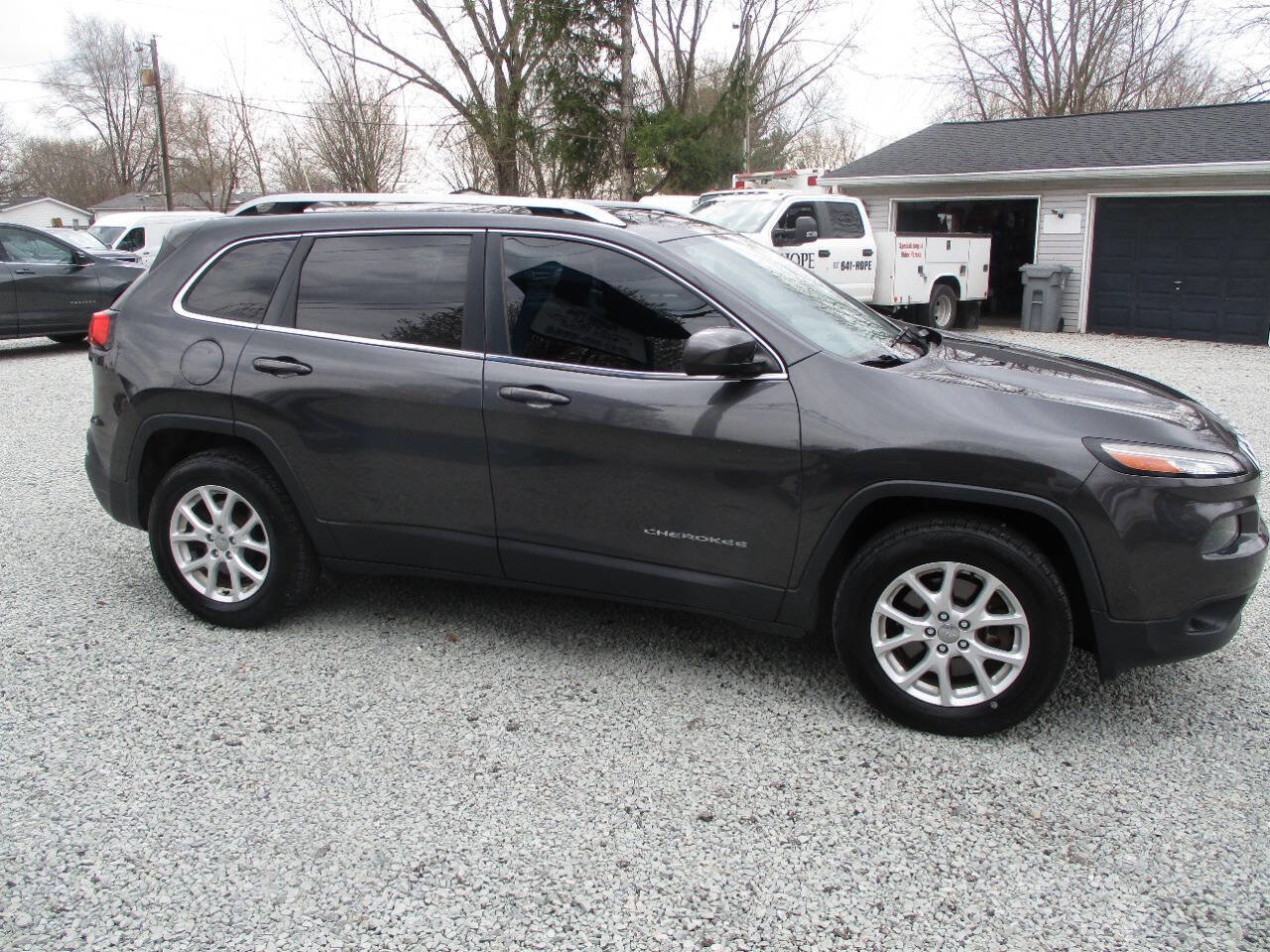 Used 2016 Jeep Cherokee Latitude w/ Cold Weather Group image 9
