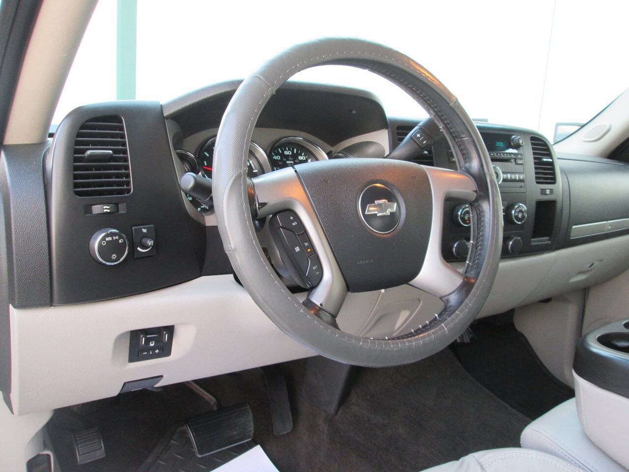 Used 2008 Chevrolet Silverado 2500 LT w/ Safety Package AWD/4WD image 13