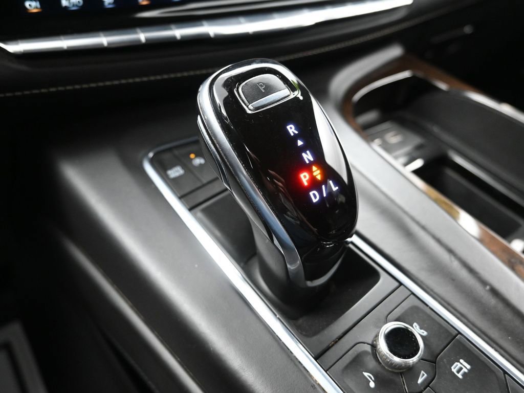 Used 2021 Cadillac Escalade Premium Luxury Platinum AWD/4WD image 25