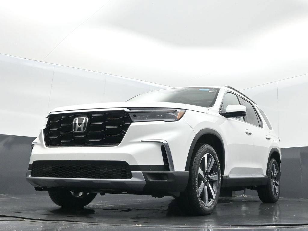 New 2025 Honda Pilot Touring image 8