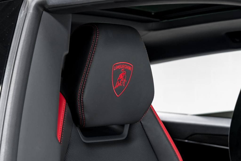 Used 2023 Lamborghini Urus Performante AWD/4WD image 41