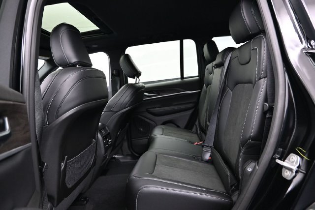 New 2026 Jeep Grand Cherokee Altitude AWD/4WD image 23