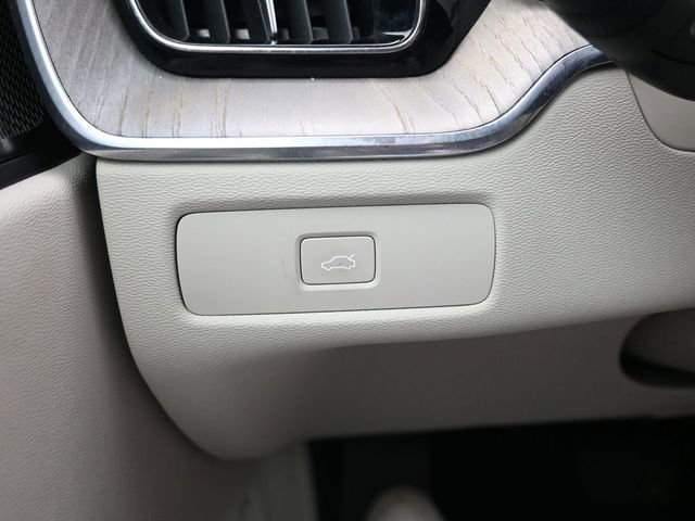 Used 2023 Volvo XC60 B6 Ultimate w/ Climate Package image 29