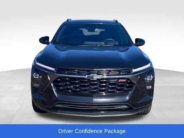 Certified 2025 Chevrolet Trax RS w/ Sunroof Package FWD image 2