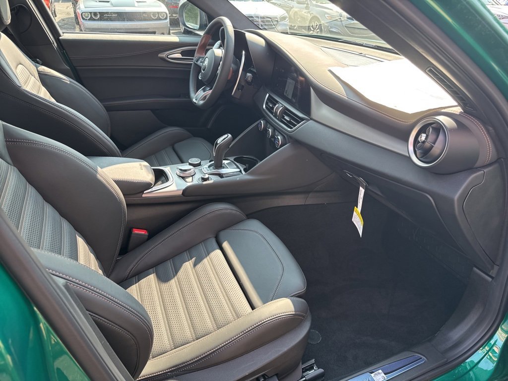 New 2025 Alfa Romeo Giulia AWD w/ Driving Assist Package image 22