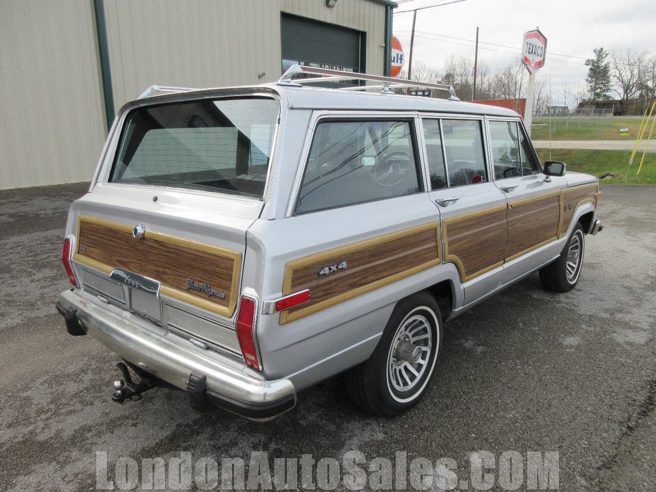 Used 1989 Jeep Grand Wagoneer AWD/4WD image 6