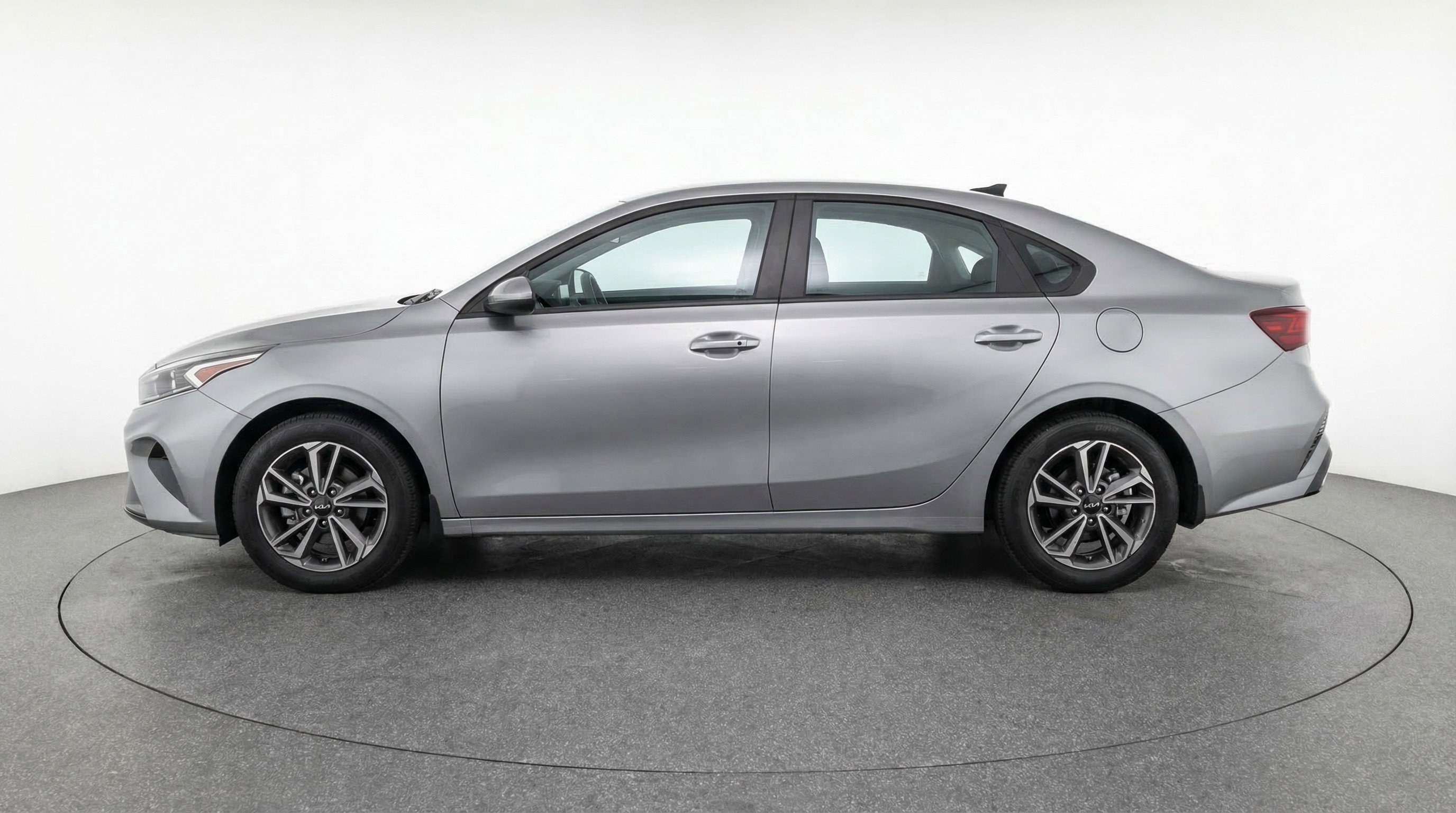 Used 2024 Kia Forte LXS image 5