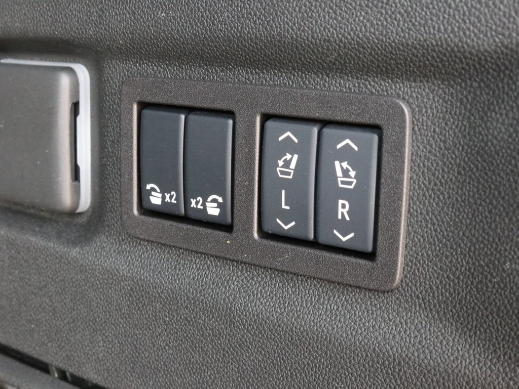 Used 2025 GMC Yukon XL Elevation AWD/4WD image 34
