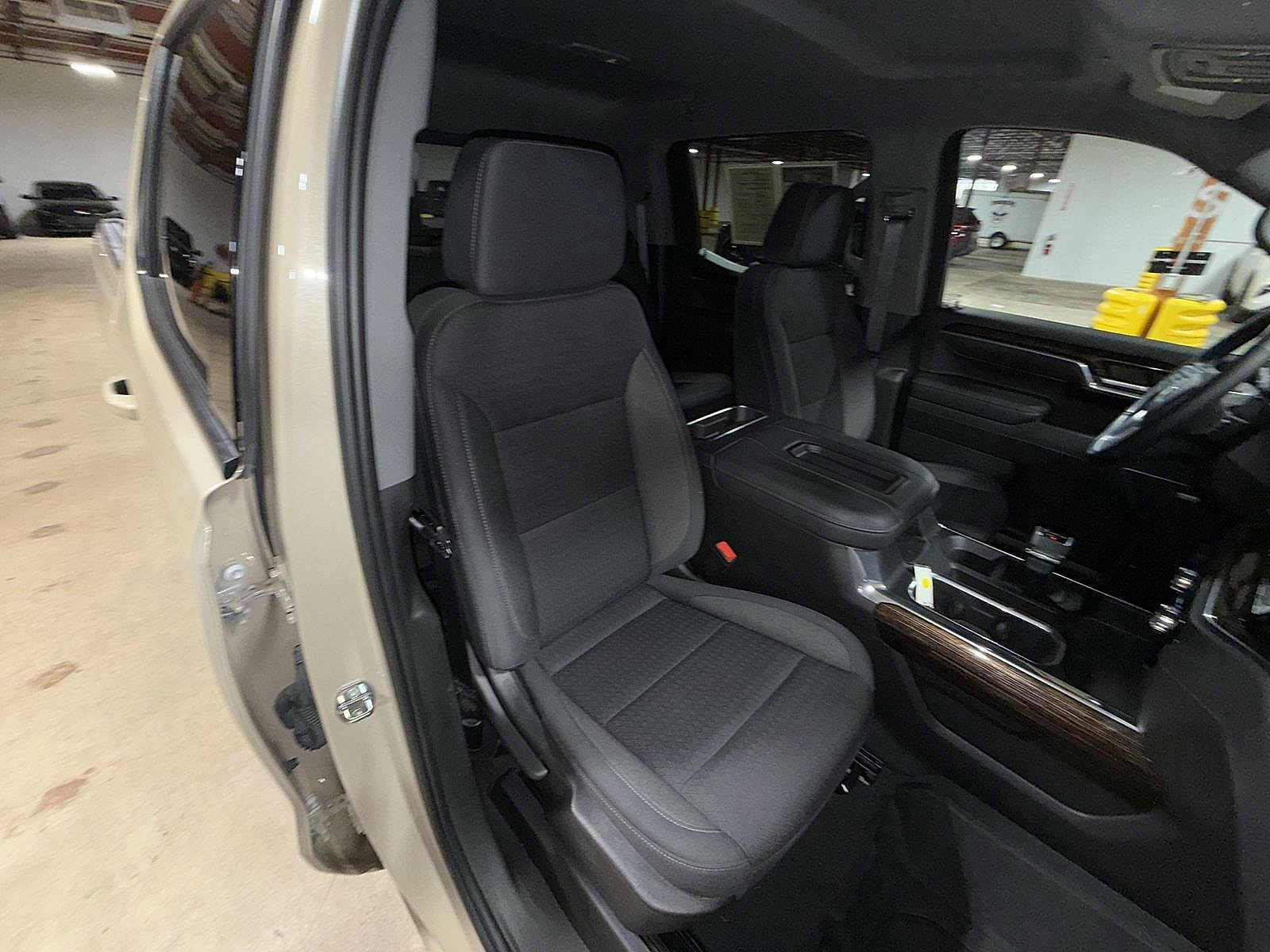 Used 2022 GMC Sierra 1500 Elevation w/ Preferred Package image 16