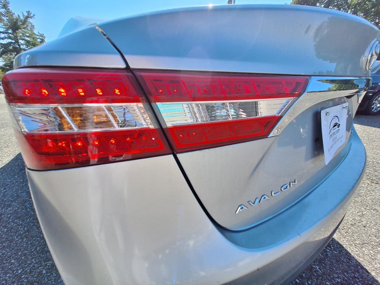 Used 2015 Toyota Avalon XLE Touring FWD image 12