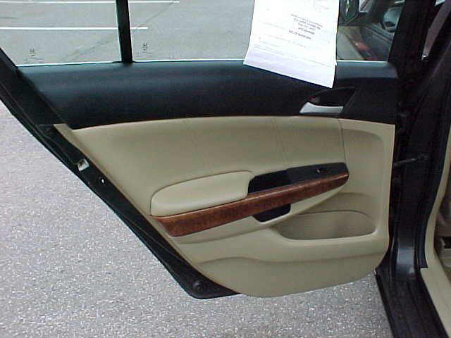 Used 2011 Honda Accord EX-L image 17