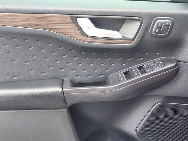 Used 2020 Ford Escape Titanium w/ Titanium Premium Package 2.0 FWD image 24