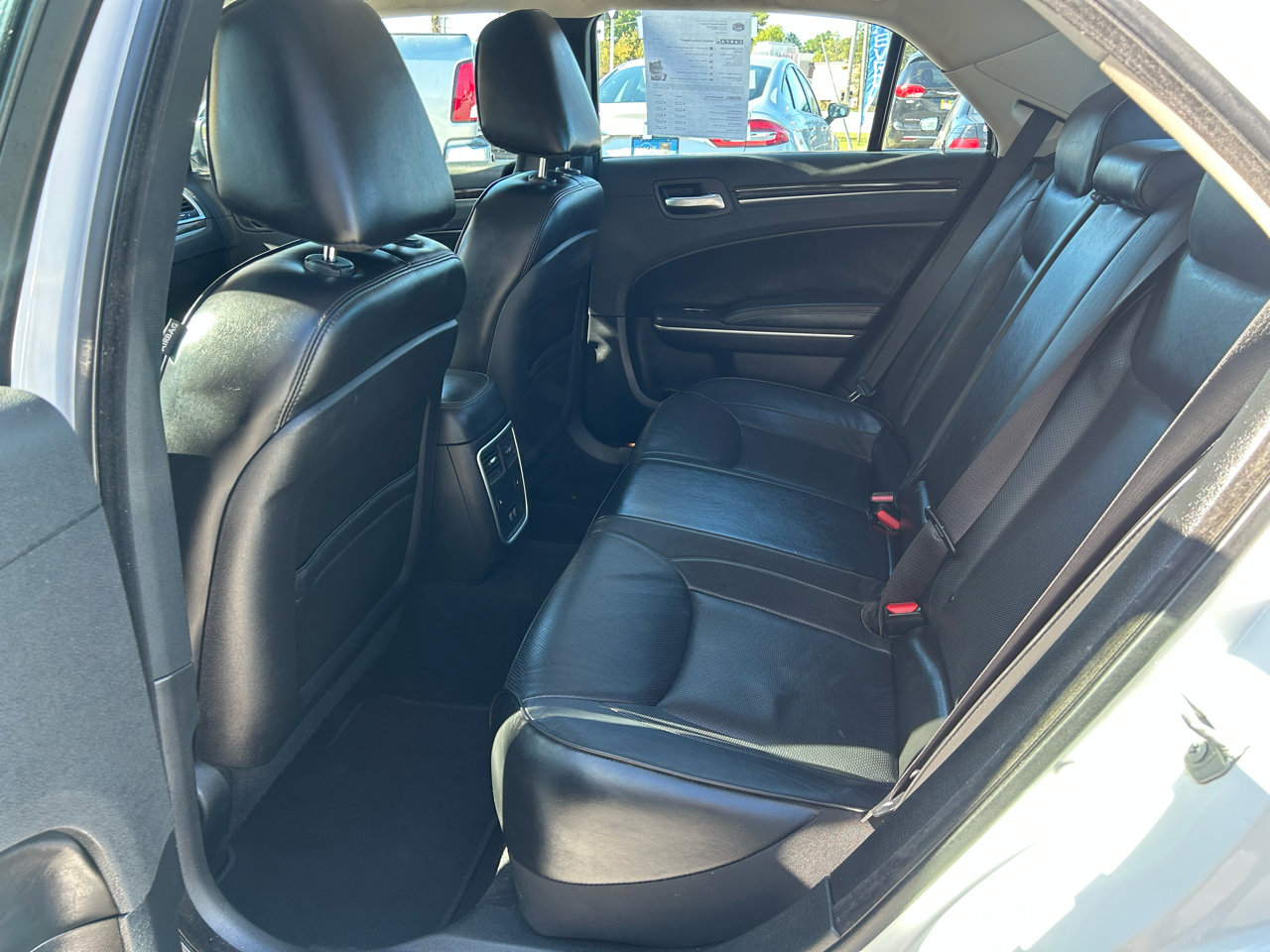 Used 2019 Chrysler 300 Limited image 11