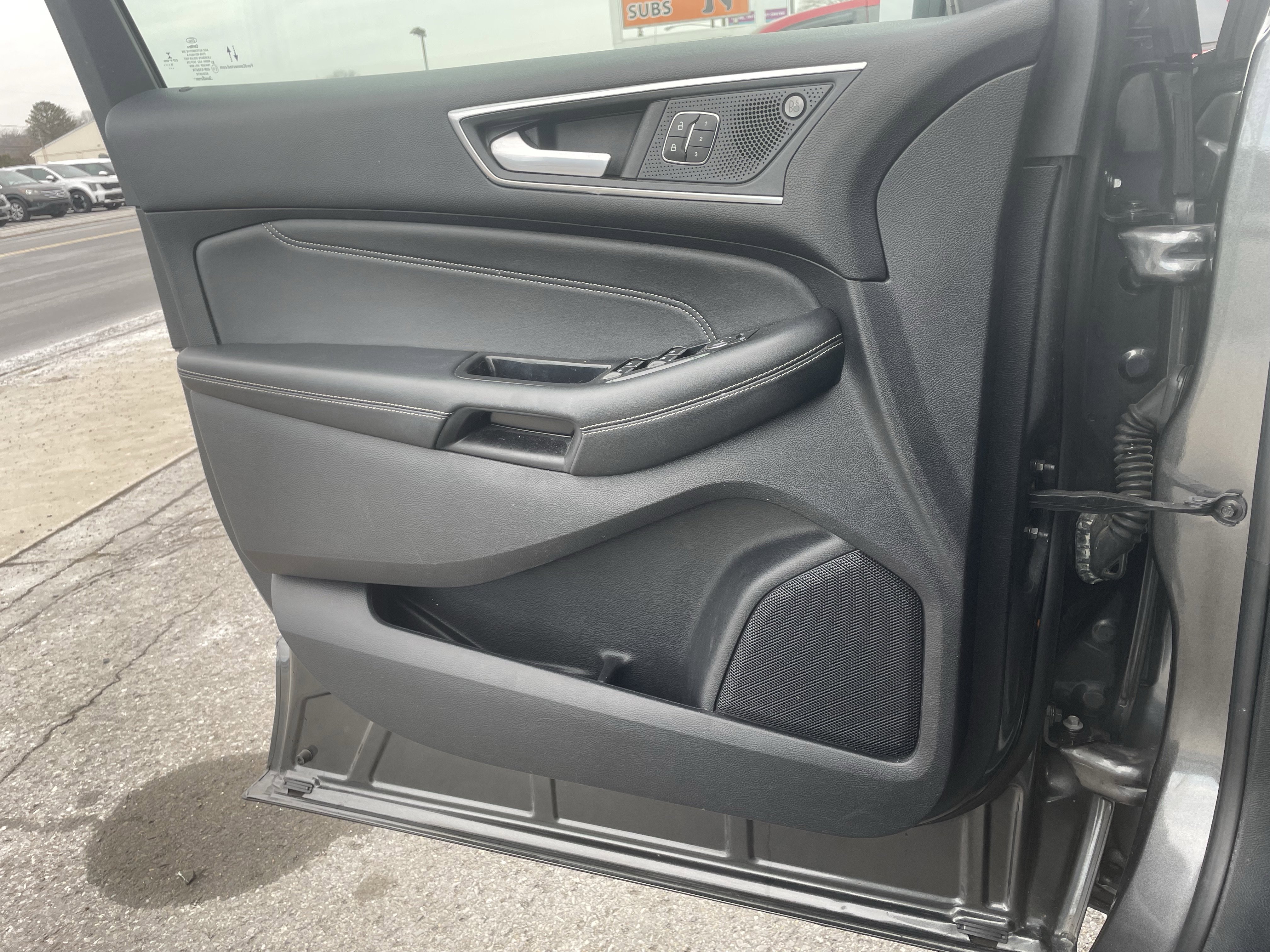 Used 2020 Ford Edge Titanium image 15