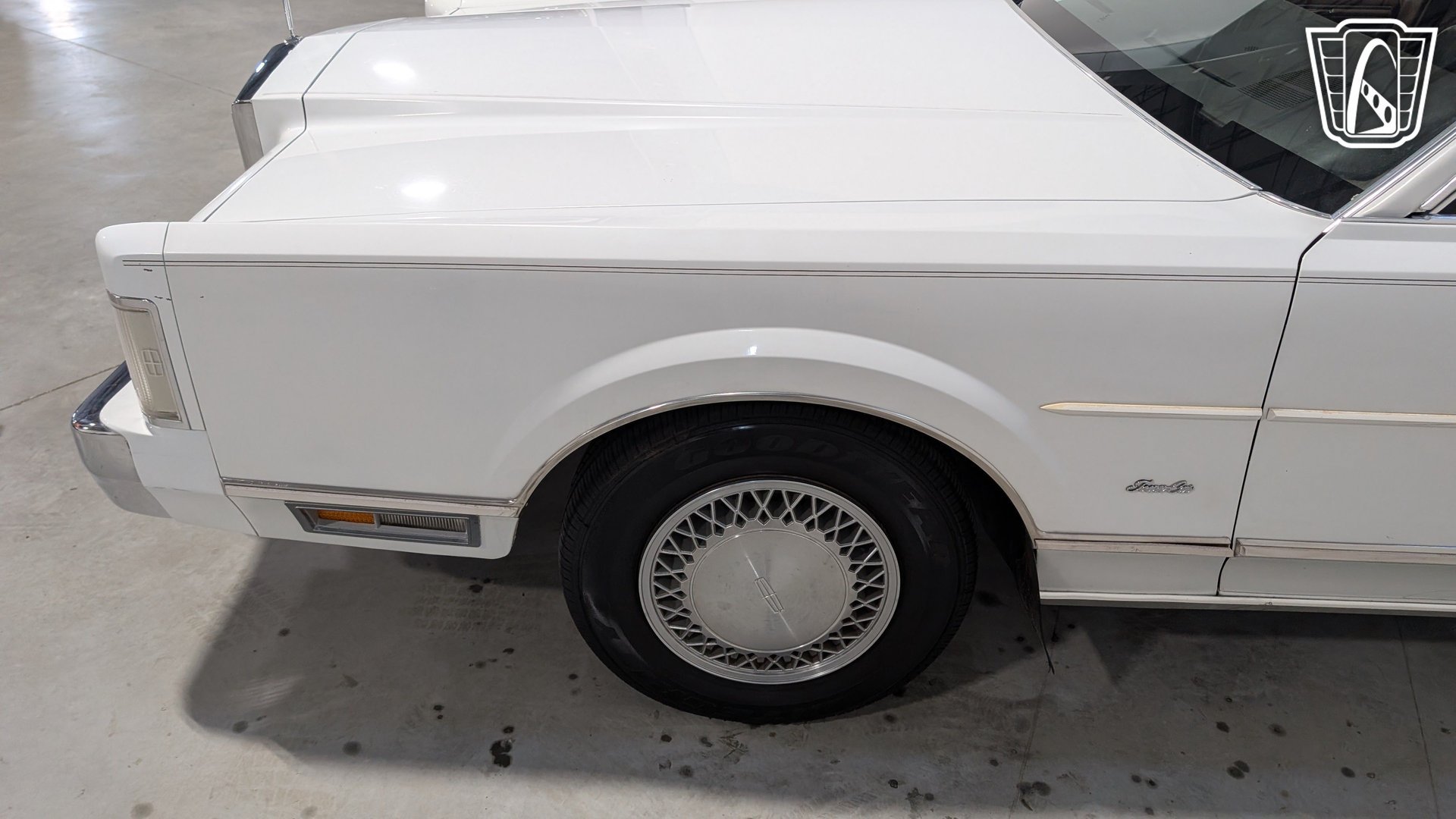Used 1988 Lincoln Town Car RWD image 23