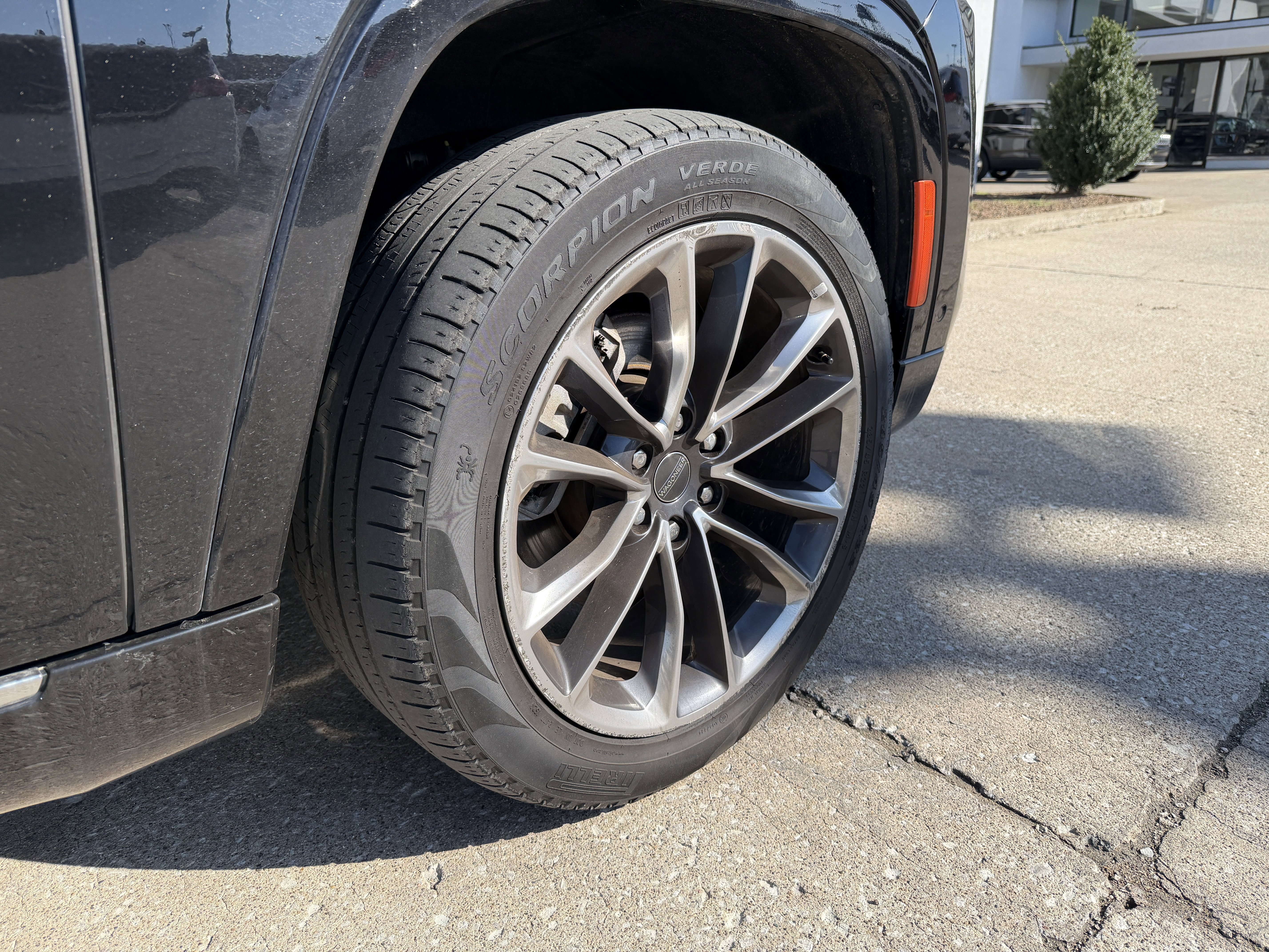 Used 2024 Jeep Wagoneer L Series III w/ Premium Group I image 21