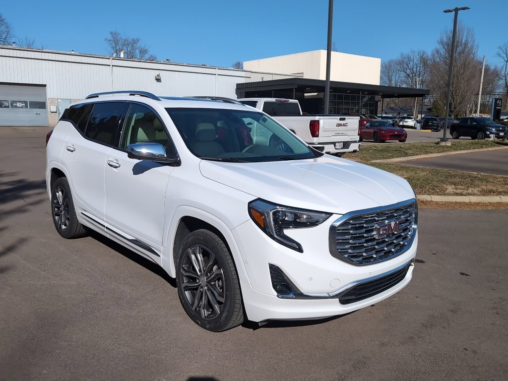 Used 2020 GMC Terrain Denali w/ Denali Premium Package image 2