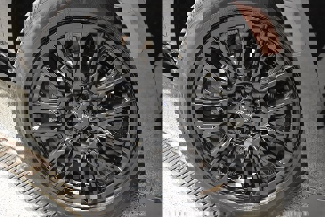 Used 2023 GMC Yukon Denali Ultimate image 12