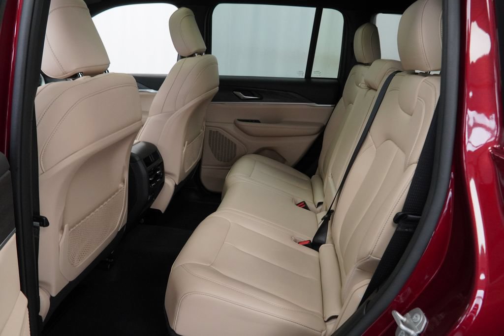 Certified 2025 Jeep Grand Cherokee Limited AWD/4WD image 18