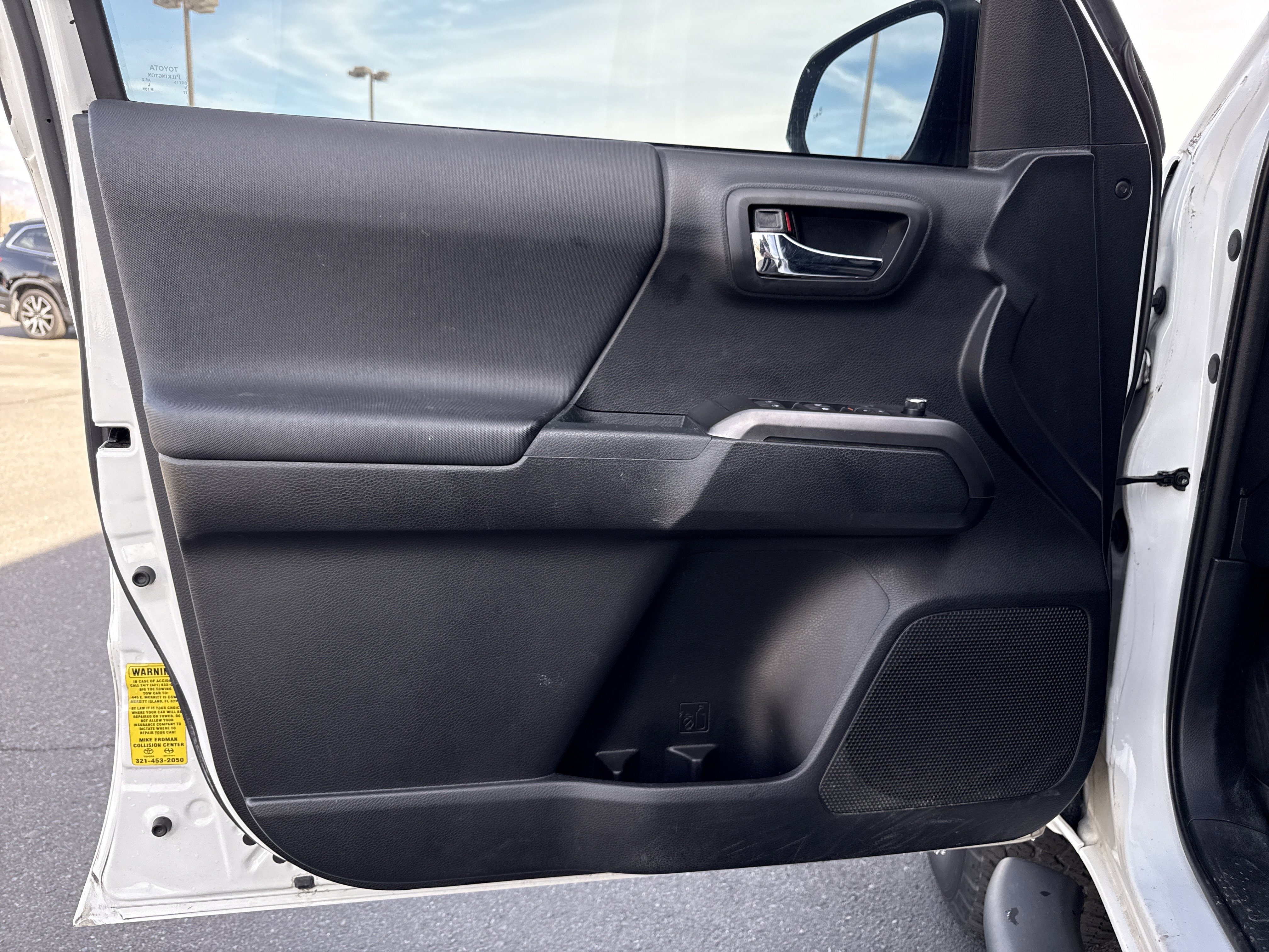 Used 2017 Toyota Tacoma TRD Sport w/ Premium & Technology Package image 12