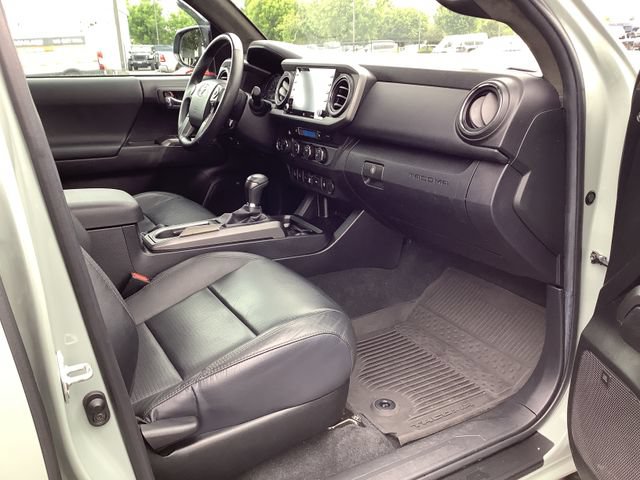 Used 2022 Toyota Tacoma TRD Sport w/ TRD Premium Sport Package AWD/4WD image 35