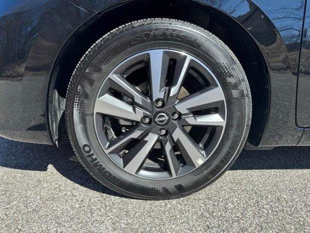 Used 2025 Nissan Versa SV image 2