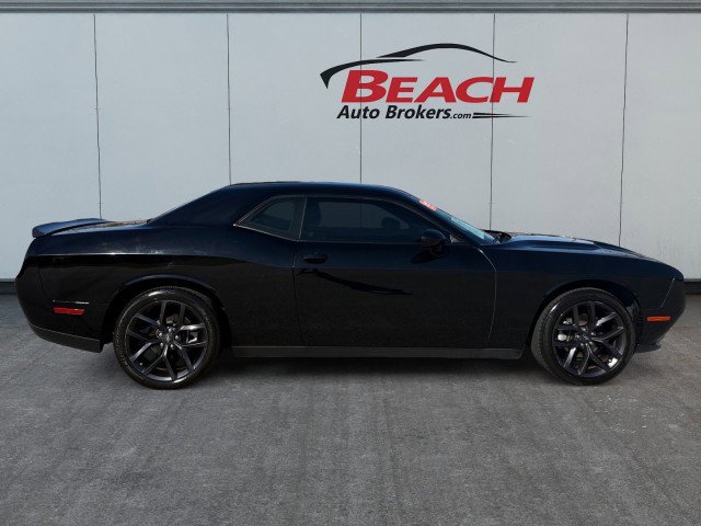 Used 2022 Dodge Challenger SXT w/ Blacktop Package image 5