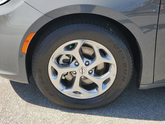 Used 2022 Chrysler Pacifica Limited image 9