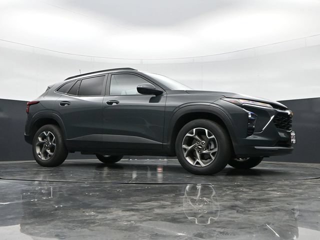 Used 2025 Chevrolet Trax LT w/ LT Convenience Package FWD image 38