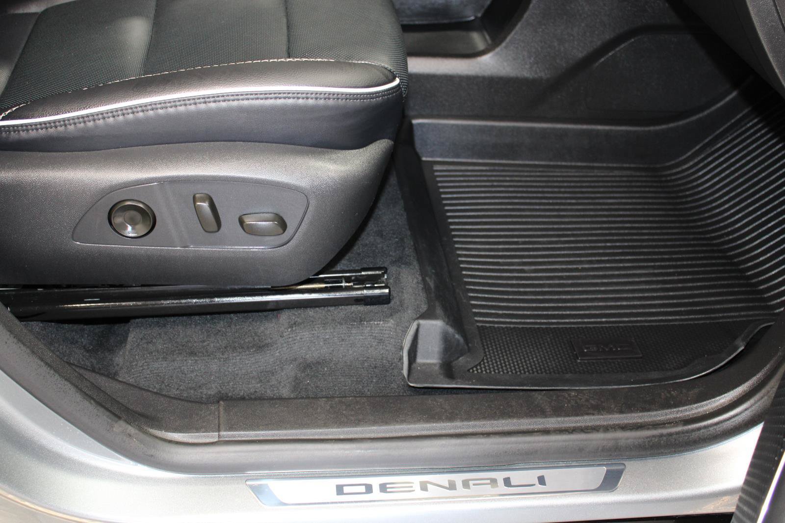 Used 2026 GMC Acadia Denali w/ Super Cruise Package AWD/4WD image 19