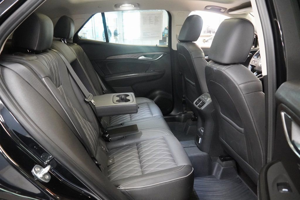 Used 2023 Buick Envision Avenir AWD/4WD image 32
