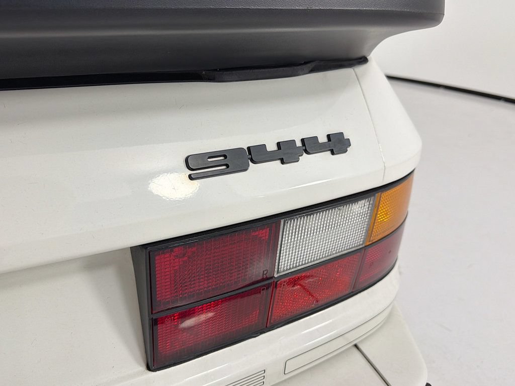 Used 1987 Porsche 944 Coupe RWD image 11